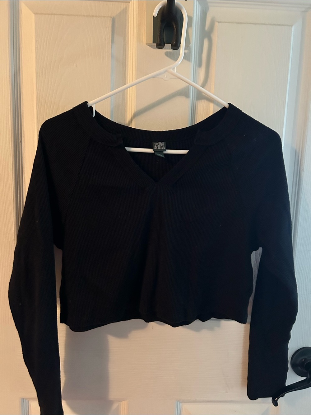 wild fable Black V-Neck Ribbed Cropped Sweatshirt